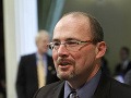 Kalifornský poslanec mal pri nástupe do lietadla v batožine nabitú zbraň