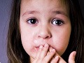 Dcérku (6) ponúkala na sex: S pedofilom ju zavrela do izby!