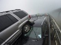 Hromadná nehoda vo Švajčiarsku: Zrazilo sa najmenej 50 áut