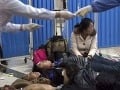 Šialenec sa vrhol na cestujúcich s nožom: Šesť zranených, jeden bojuje o život