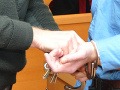 Expolicajt pred súdom za objednávku vraždy soka v láske