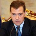 Medvedev obvinil USA z globálnej ekonomickej biedy