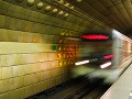 Tragické nešťastie v Prahe: Žena spadla pod metro, na mieste zomrela