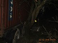 FOTO Kamionista prerazil plot: Skončil na dvore rodinného domu v Povinej