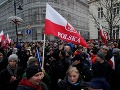 Poliaci sa v tisícoch vydali do ulíc: Prezident Duda šliape po demokracii a musí odstúpiť!