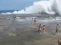 Desivé okamihy na austrálskom pobreží: Ničivá vlna zasiahla nič netušiacich turistov