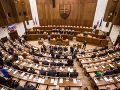 Šéf národniarov je sklamaný: Parlament zrejme neschváli ani jeden z predložených návrhov