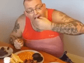 Novopečený otec zverejnil nechutné VIDEO: Kanibalské raňajky, pochúťka z tela jeho ženy!