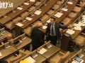 Drsné VIDEO Dráma v parlamente! Poslanci sa do seba pustili, Ficov poradca v potýčke so sulíkovcom