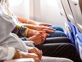 Dôchodkyňa (87) preplakala celú 13-hodinovú cestu: Kruté poníženie kvôli meškajúcemu letu