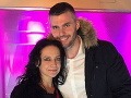 Nežnosti na verejnosti: Pozrite, ako Lucie Bílá vystrája v Bratislave so svojím zajačikom!