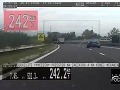 FOTO Daniel sa rútil po diaľnici rýchlosťou 242 km/hod: Jeho výhovorka pred policajtmi neobstála