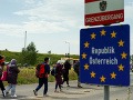 Výpary farieb ich takmer otrávili: Utečenci sa tajne doviezli do Viedne v kamióne so slovenskou EČV