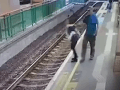 VIDEO Nepochopiteľné konanie na železničnej stanici: Žena kráčala po peróne, moment hrôzy