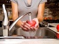 Celý život ste si zle umývali ovocie: TAKTO sa pred jeho jedením zbavíte pesticídov