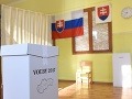 Snímka z hlasovacej miestnosti počas volieb do orgánov samosprávnych krajov v Trnave