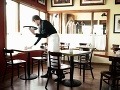 Slovenský čašník sa chcel pochváliť, ako strašne pomohol zákazníčke: Ty si ale chrapúň!