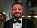 Známy moderátor len o vlások unikol smrti: Teroristi ho nestihli!