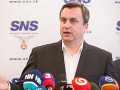 SNS a Sme rodina si v parlamente navzájom vyčítajú mafiánske prepojenia a zlodejiny
