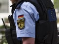 Akcia v nemeckom v utečeneckom centre: Azylant vytiahol nôž na policajta, ten strieľal