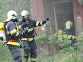 FOTO Cvičenie hasičov z Trenčianskom kraji: Zásah pri výbuchu a požiari v priemyselnom areáli
