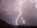 Búrky ešte stále nepovedali posledné slovo: MAPA Meteorológovia varujú celé Slovensko