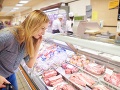 Hrôza zo slovenských pultov: Salmonelóza vo vajíčkach a mäse, v kapuste bolo nemilé