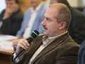 FOTO V Česku protestovala krajná pravica, prišiel aj Kotleba: Zásah polície po útoku na novinára