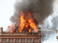 VIDEO Historická budova v metropole Severného Írska v plameňoch: Hasiči v plnom nasadení
