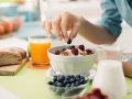 Tieto JEDLÁ na raňajky určite nejedzte! Zoznam pokrmov, ktorými by ste mali začať deň