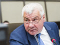 Érsek zmenil spôsob dopravy do práce: V rámci kampane cestoval vlakom z Miloslavova