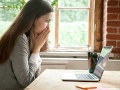 Muž na dcérinom Facebooku Muž na dcérinom Facebooku