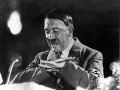 Prasynovec Adolfa Hitlera prelomil dlhé mlčanie: Je fanúšik Merkelovej, tvrdý odkaz Trumpovi