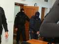 Obvinený z vraždy Kuciaka vyšiel z väznice: FOTO Na súde v nepriestrelnej veste a kukle