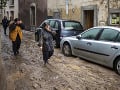 Zosuvy pôdy, záplavy a silný vietor: Ohrozeným rakúskym regiónom príde na pomoc aj armáda