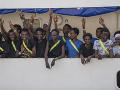 Migranti na palube humanitárneho Migranti na palube humanitárneho