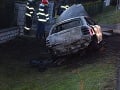 Auto po náraze zhorelo, Auto po náraze zhorelo,