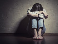 Samozvaného liečiteľa obvinilo desať žien zo sexuálneho zneužitia, údajne liečil aj Clintona