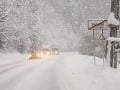 Slovensko sa trápi so snehovou kalamitou: Mimoriadna situácia na FOTO, ľudia uväznení v osadách