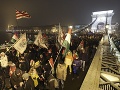 V Maďarsku pokračujú protesty proti Orbánovej vláde: Odborári hrozia štrajkom