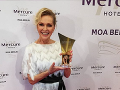 Helena Vondráčková si cez Helena Vondráčková si cez