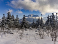 Pod Tatry dorazil silný vietor: Na hrebeni môže dosiahnuť aj silu víchrice