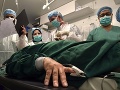 Zdravotnícke centrá sa stali terčmi útokov: FOTO Lekári majú strach o pacientov, obrovská trauma