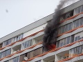 V Petržalke horel byt na 10. poschodí: FOTO Na mieste zasahovalo 38 hasičov