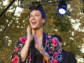 Promi mamička (45) zverejnila intímnu FOTO: Totálne vyčerpaná a s holým prsníkom!