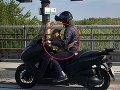 Aký pán, taký pes: FOTO Silné puto prinútilo motorkára k bizarnému činu, šok na bratislavskom obchvate