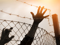 Migranti prekonali plot do španielskej enklávy: Na druhú stranu ich prešli desiatky