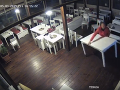 Najbizarnejšia krádež roka! VIDEO Kamera v žilinskej reštaurácii zachytila hosťa v akcii