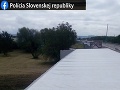 Vodiča kamiónu prekvapili migranti: Polícia ich veľmi rýchlo zadržala