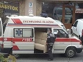 Slováci neveria vlastným očiam! FOTO Do sanitky na Orave tlačili gauč, pravda o sťahovaní